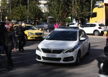 Στην Ευελπίδων η Δήμητρα Ματσούκα μετά τη σύλληψη για παράνομη οδήγηση