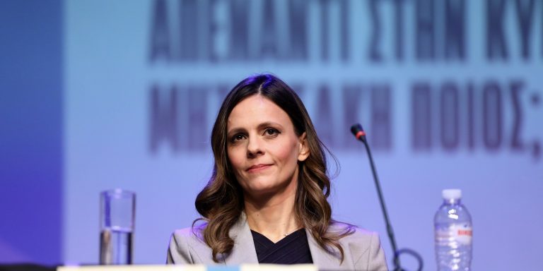 Η Αχτσιόγλου στη χώρα των αβοκάντο