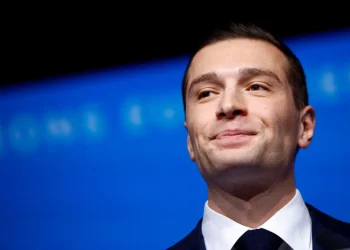 Γαλλία: Τον Μπαρντελά ως φαβορί για τις προεδρικές εκλογές δείχνουν οι δημοσκοπήσεις