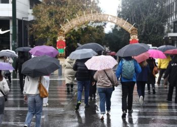 Κακοκαιρία: Πού μετατοπίζεται το επίκεντρο – Βίντεο από την «έφοδο» Adel σε Αττική και Περιφέρεια