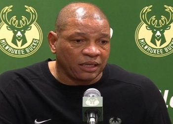 Ντοκ Ρίβερς για Αντετοκούνμπο: «Δεν δείχνουν καλά τα πράγματα»