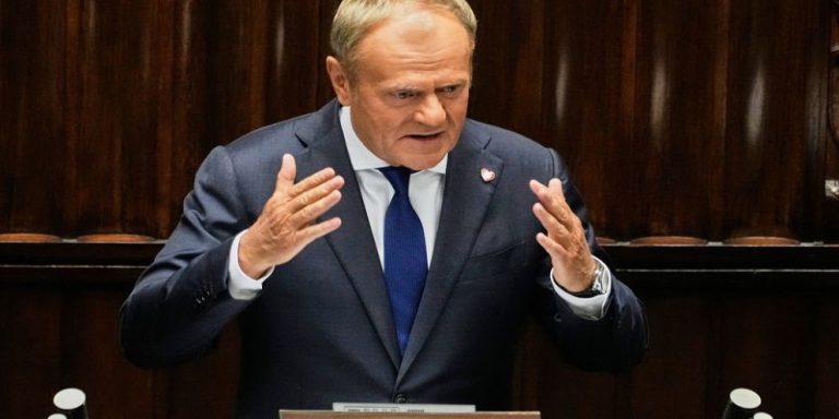 Καταγγέλλει ο Τουσκ: Η ρωσική «κρατική τρομοκρατία» διέταξε σαμποτάζ στους πολωνικούς σιδηροδρόμους
