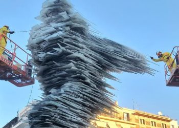 «Δρομέας»: Ο καθαρισμός του γλυπτού της Βασιλίσσης Σοφίας (Φωτογραφίες)