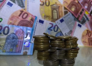 Ποιοι θα λάβουν από Δευτέρα τις ενισχύσεις από €200 έως €800