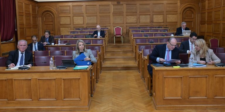 Φραπές και Χασάπης στο προσκήνιο: Η εβδομάδα – κλειδί για την Εξεταστική