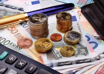 Φόροι: Ποιοι πρέπει να πληρωθούν πριν τη νέα χρονιά – Τι ισχύει για αναδρομικά εισοδήματα και κάλυψη τεκμηρίων,