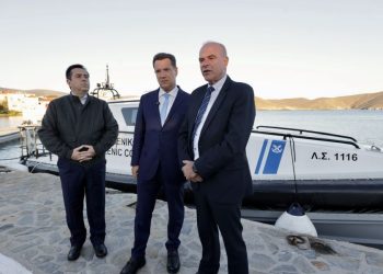 Γεωργιάδης: Μετά τα γιούχα στη Χίο, στην Αλόννησο με υδροπλάνο (βίντεο)