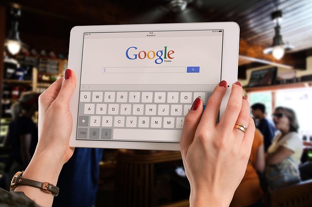 Η Google φοβάται την AI; «Καμία εταιρεία δεν είναι άτρωτη» λέει ο CEO