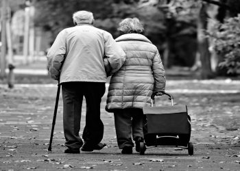 Μέχρι το 2060 το 34% των πολιτών στην Ελλάδα θα είναι άνω των 65 ετών