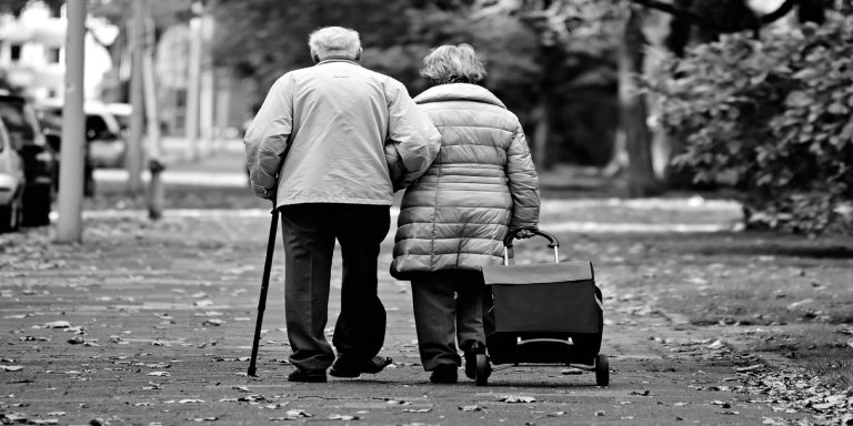 Μέχρι το 2060 το 34% των πολιτών στην Ελλάδα θα είναι άνω των 65 ετών