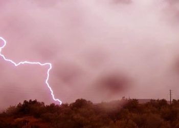 Προβλήματα από καταιγίδες και κεραυνούς σε Ιωάννινα και Θεσπρωτία