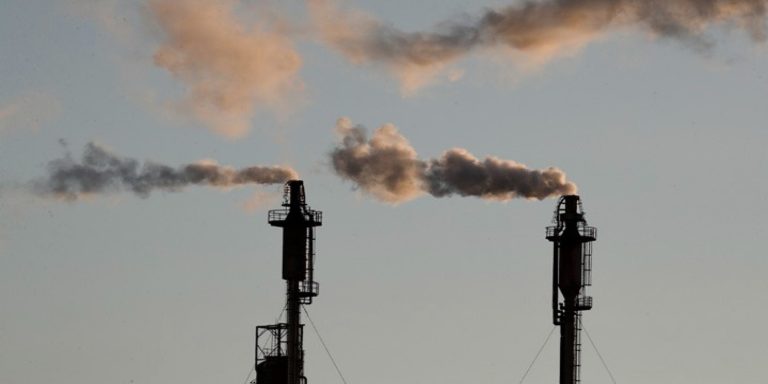 Προς νέο ρεκόρ το 2025 οι εκπομπές CO2 εξαιτίας της καύσης ορυκτών καυσίμων