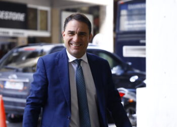 «Πυρά» Τσουκαλά κατά Μαρινάκη: «Επιχείρησε ακόμα μια φορά να κάνει το μαύρο άσπρο και να εξαπατήσει τους πολίτες»