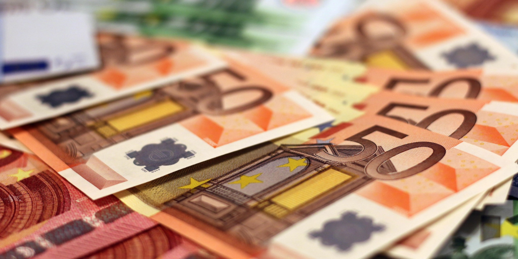 Έρχονται αλλαγές σε τέλος επιτηδεύματος και προκαταβολή φόρου