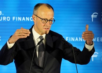 Επελαύνει η ακροδεξιά στην Γερμανία, μικρό το ποσοστό αποδοχής του Μερτς