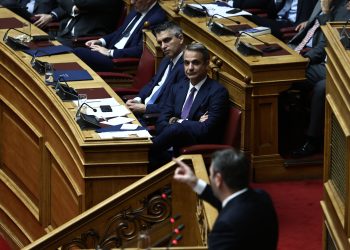 Αντιμέτωπος με τον πιο επικίνδυνο  αντίπαλο σήμερα στη Βουλή ο πρωθυπουργός