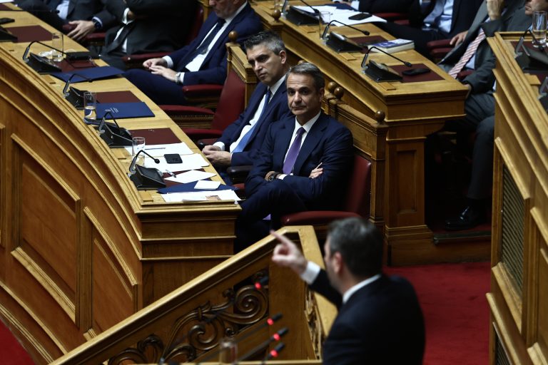 Αντιμέτωπος με τον πιο επικίνδυνο  αντίπαλο σήμερα στη Βουλή ο πρωθυπουργός