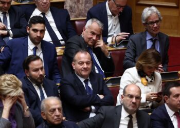 Damage control από την κυβέρνηση μετά το «φιάσκο» και τη «γαλάζια ανταρσία» για τα ΕΛΤΑ