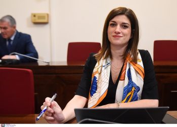 Νοτοπούλου: Ευχές, τηλέφωνα και μια «Ιθάκη» στο background