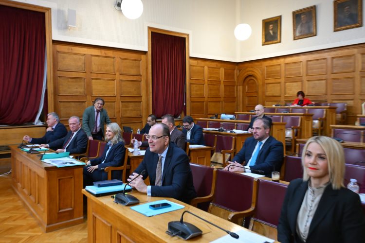 Εξεταστική ΟΠΕΚΕΠΕ: Πολιτική σύγκρουση ΝΔ – ΣΥΡΙΖΑ με φόντο τον ρόλο Κόκκαλη