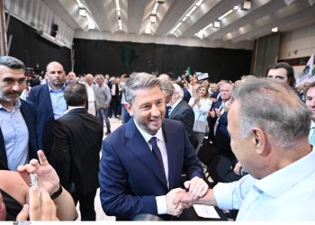 Οι νέοι γυρίζουν την πλάτη στη ΝΔ και κοιτούν προς ΠΑΣΟΚ