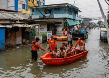 Ινδονησία: Φονικές πλημμύρες στη Σουμάτρα – Τουλάχιστον 10 νεκροί