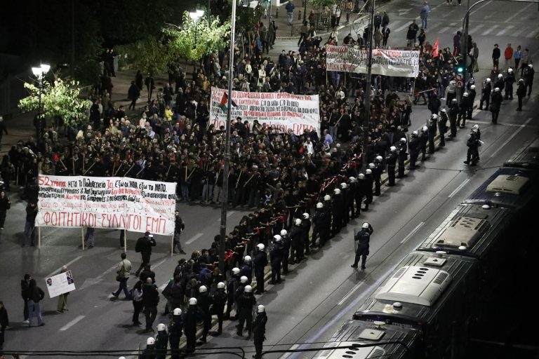 Μεγαλειώδεις πορείες με πάνω από 15.000 άτομα στην επέτειο του Πολυτεχνείου (βίντεο, φωτό)