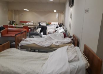 «Έπνιξαν» τα ράντζα το Αττικόν: Τι καταγγέλλουν οι γιατροί