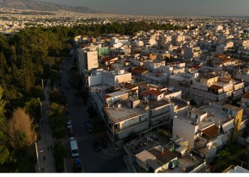 ΤτΕ: Ανεξέλεγκτη η άνοδος στις τιμές των διαμερισμάτων