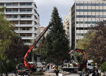 Την Πέμπτη η φωταγώγηση του χριστουγεννιάτικου δέντρου στο Σύνταγμα