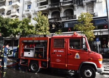 Θεσσαλονίκη: Τραγωδία με νεκρό άνδρα από φωτιά στην Κάτω Τούμπα (βίντεο)