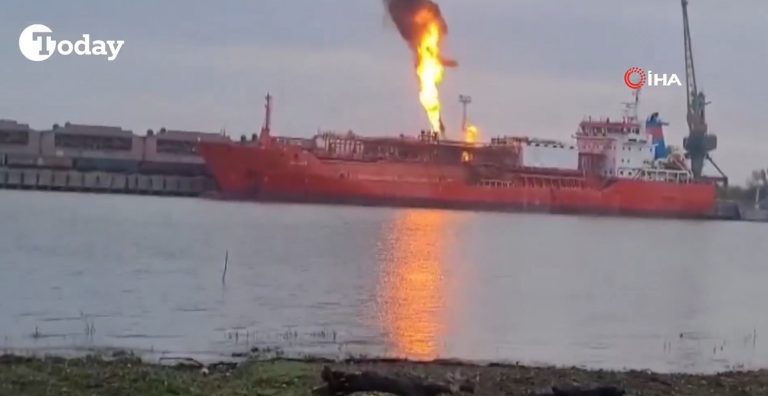 Επλήγη τουρκικό πλοίο μεταφοράς υγραερίου στην Οδησσό από την Ρωσία (βίντεο)