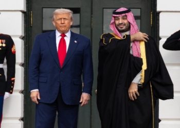 Διμερείς συμφωνίες από «χρυσάφι» ΗΠΑ-Σαουδικής Αραβίας μετά τη συνάντηση Τραμπ – Μπιν Σαλμάν στον Λευκό Οίκο