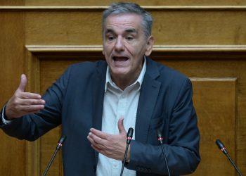 Τσακαλώτος για Τσίπρα: Σε αυτή τη φάση δεν μπορεί να μας βγάλει από την κρίση μόνος του ένας ηγέτης