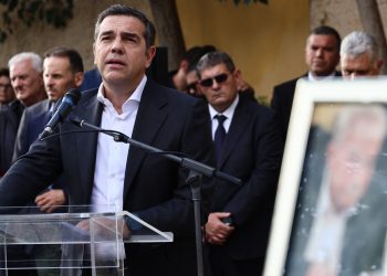 «Καλό σου ταξίδι αγαπημένε μας παππού Αλέκο»: Ο συγκλονιστικός επικήδειος Τσίπρα για Φλαμπουράρη (βίντεο)