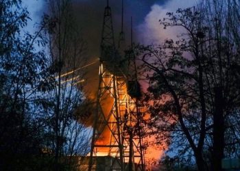 Ρωσικό σφυροκόπημα στο Κίεβο με δύο νεκρούς ενώ συνεχίζεται η συζήτηση για το ειρηνευτικό σχέδιο