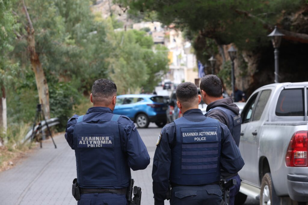 Βορίζια: Υπό ισχυρό αστυνομικό κλοιό η κηδεία της 57χρονης (βίντεο)