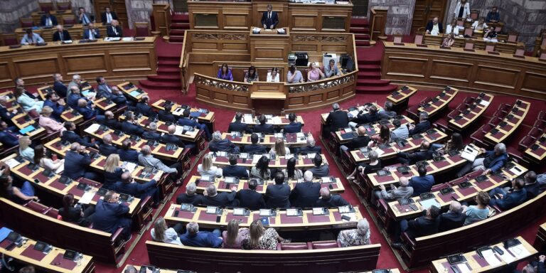 Βουλή: Κατατέθηκε η τροπολογία που αυστηροποιεί το νόμο περί όπλων