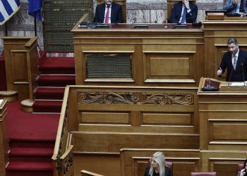 Κόντρα Μητσοτάκη – Ανδρουλάκη στη Βουλή για την ακρίβεια: «Μονόδρομος η πολιτική αλλαγή» – «Δεν μαθαίνετε από τα λάθη»