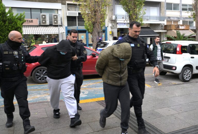 Δολοφονία στη Χαλκίδα: Ένταση στα Δικαστήρια – Την Παρασκευή απολογούνται οι 8 (βίντεο)