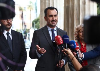 Χαρίτσης: Προέχουν ενότητα, ανασυγκρότηση και αιχμές