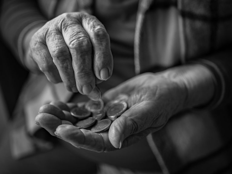 Kόλαφος τα στοιχεία της Eurostat: Μειώθηκε το πραγματικό εισόδημα των Ελλήνων