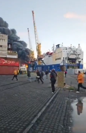 Οδησσός: Τουρκικό πλοίο στις φλόγες μετά από ρωσική επίθεση (βίντεο)
