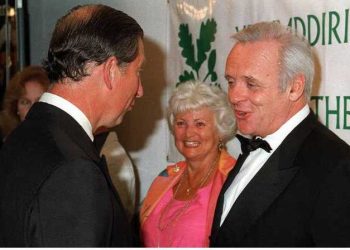 Άντονι Χόπκινς: 50 χρόνια νηφαλιότητας και ένα μάθημα ζωής