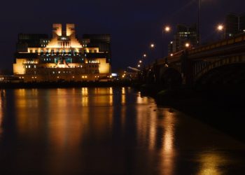 Βρετανία: Η MI6 επιμένει σε δόγμα «διαρκούς απειλής» από Ρωσία