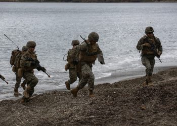 Υποχρεωτική στράτευση στα 25: σφοδρές αντιδράσεις από νέους επιστήμονες