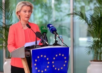 Ούρσουλα φον ντερ Λάιεν: Επιμένει στα παγωμένα ρωσικά κεφάλαια για τη χρηματοδότηση του Κιέβου