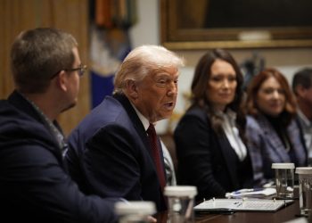 Ο Τραμπ υπαινίσσεται χερσαία πλήγματα στη Βενεζουέλα (βίντεο)