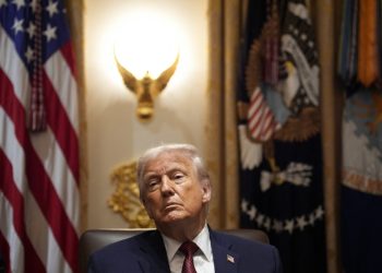 Τραμπ: Η Ευρώπη παραπαίει και η Ουκρανία πρέπει να πάει σε εκλογές (βίντεο)