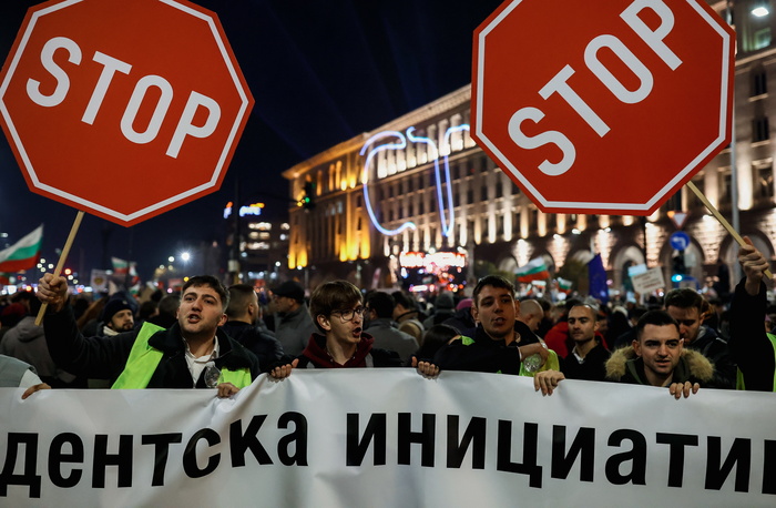 Μαζικές διαδηλώσεις στη Σόφια με αίτημα την παραίτηση της κυβέρνησης